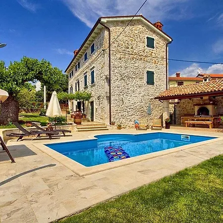 Villa Parentium 5km