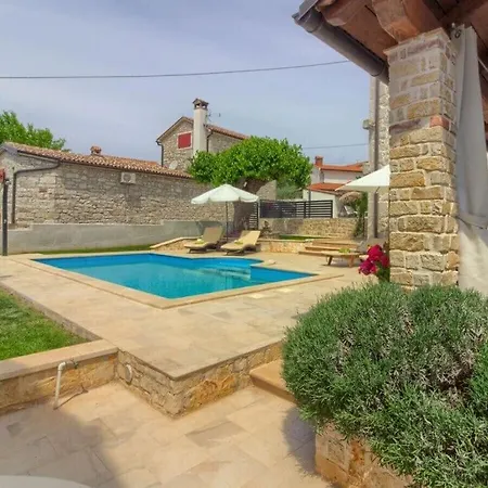 Parentium 5km Villa