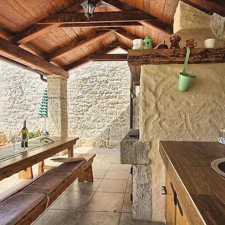 Villa Parentium 5km